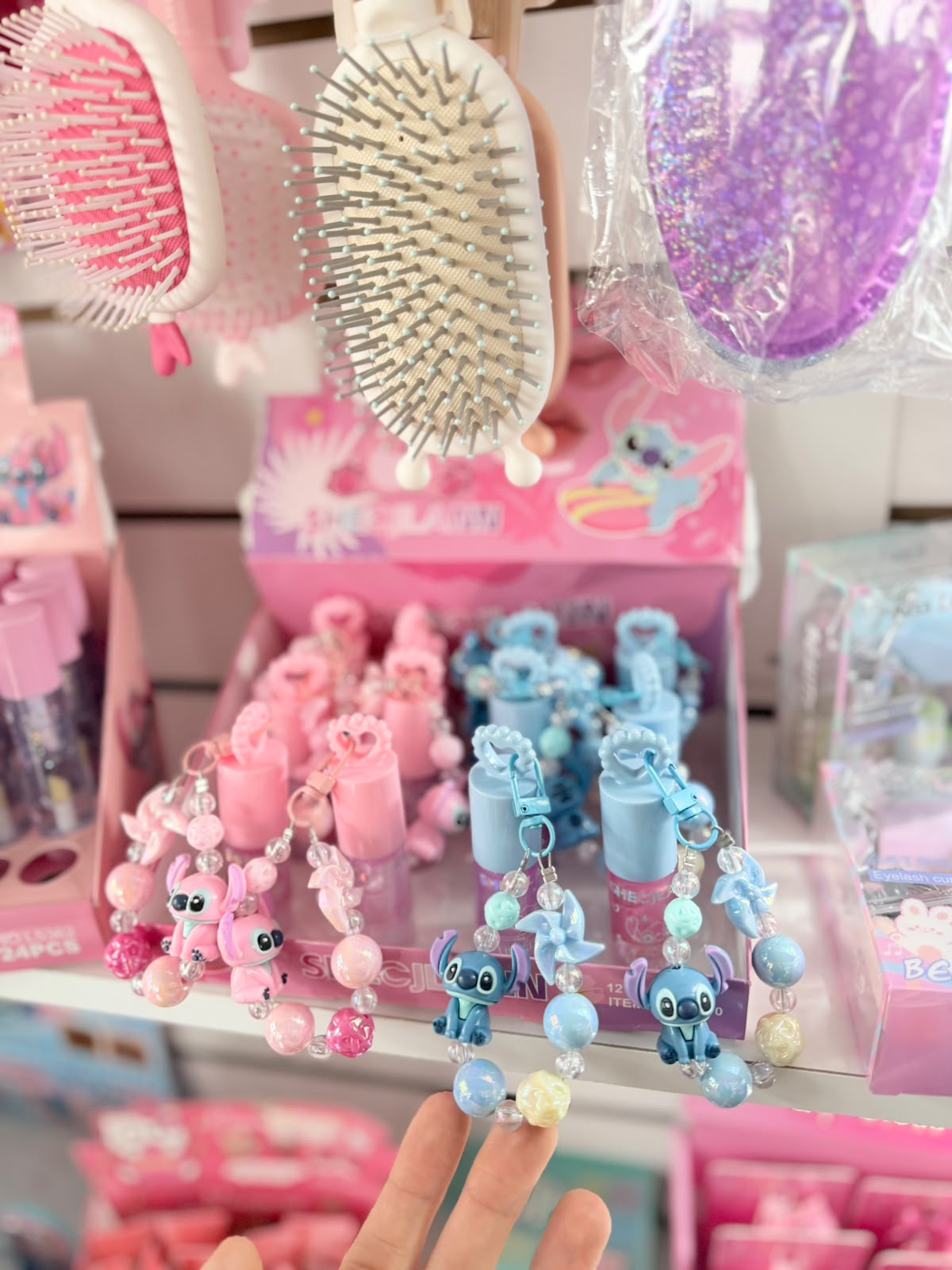 Lip gloss Stitch 1